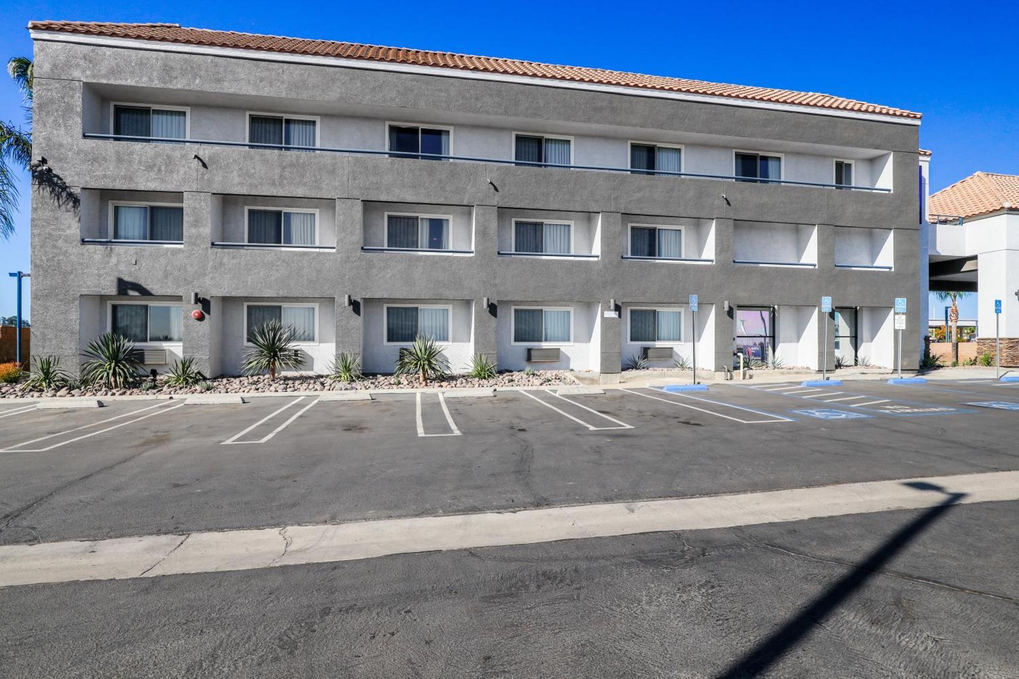 Studio 6 Suites Perris, Ca Екстериор снимка